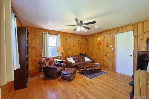 1604 Route 9g Hyde Park NY 12538