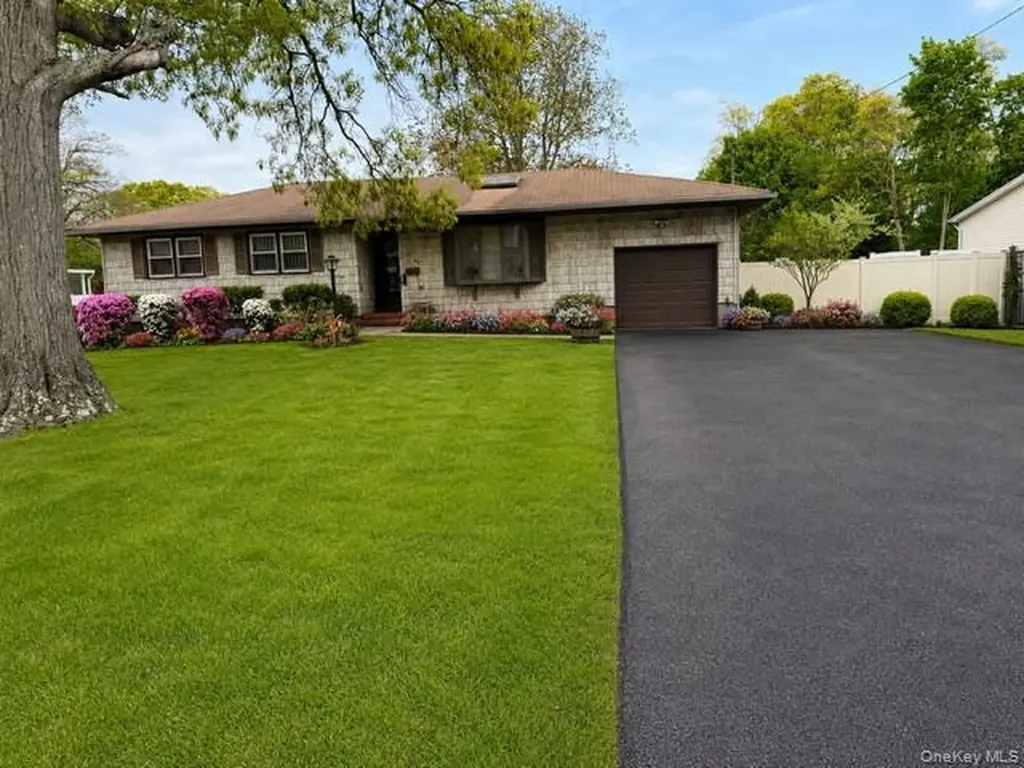 44 47th Street Islip NY 11751