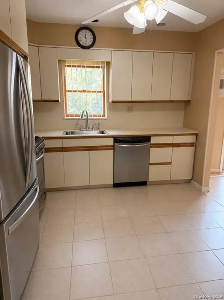 44 47th Street Islip NY 11751