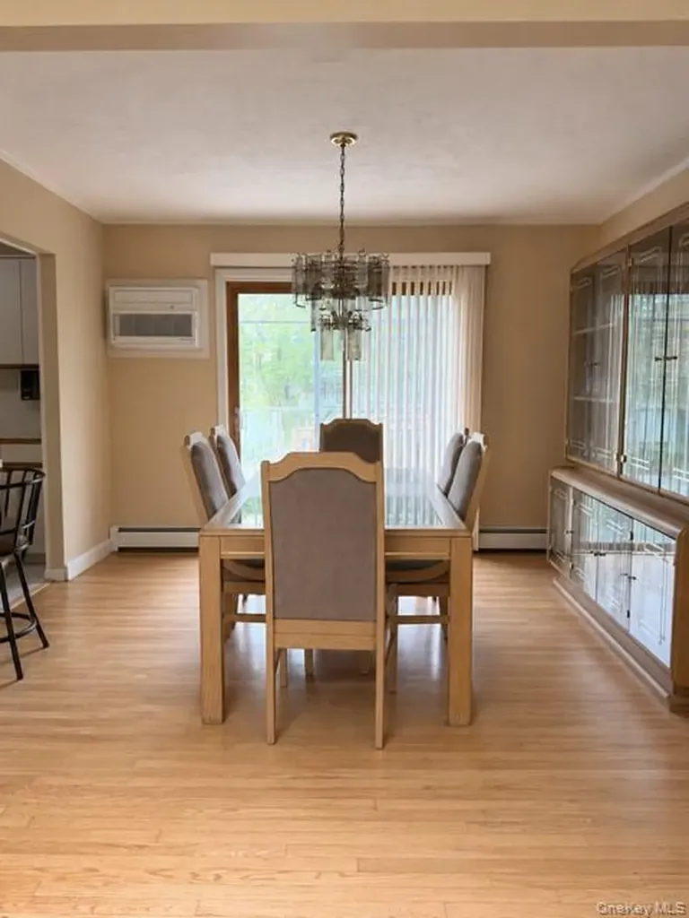 44 47th Street Islip NY 11751