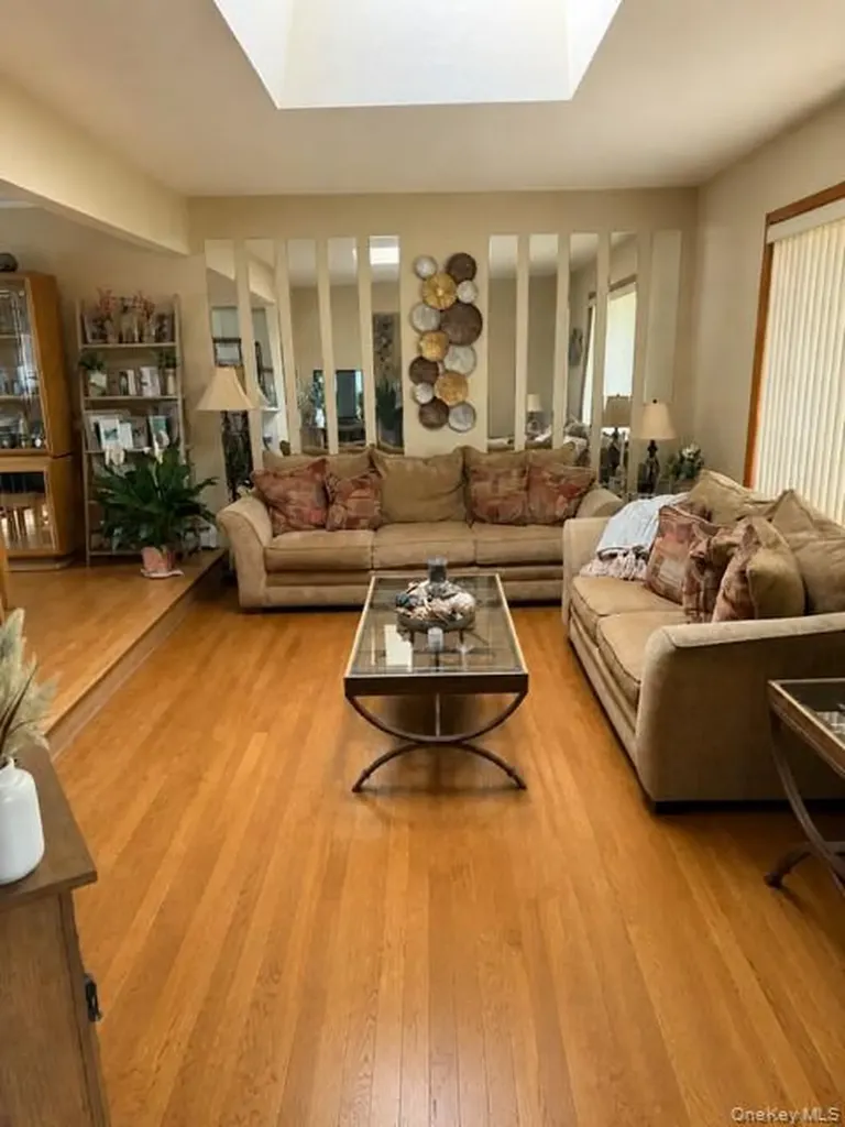 44 47th Street Islip NY 11751