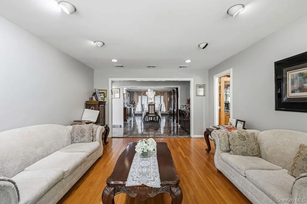 10 Elyise Road Monsey NY 10952