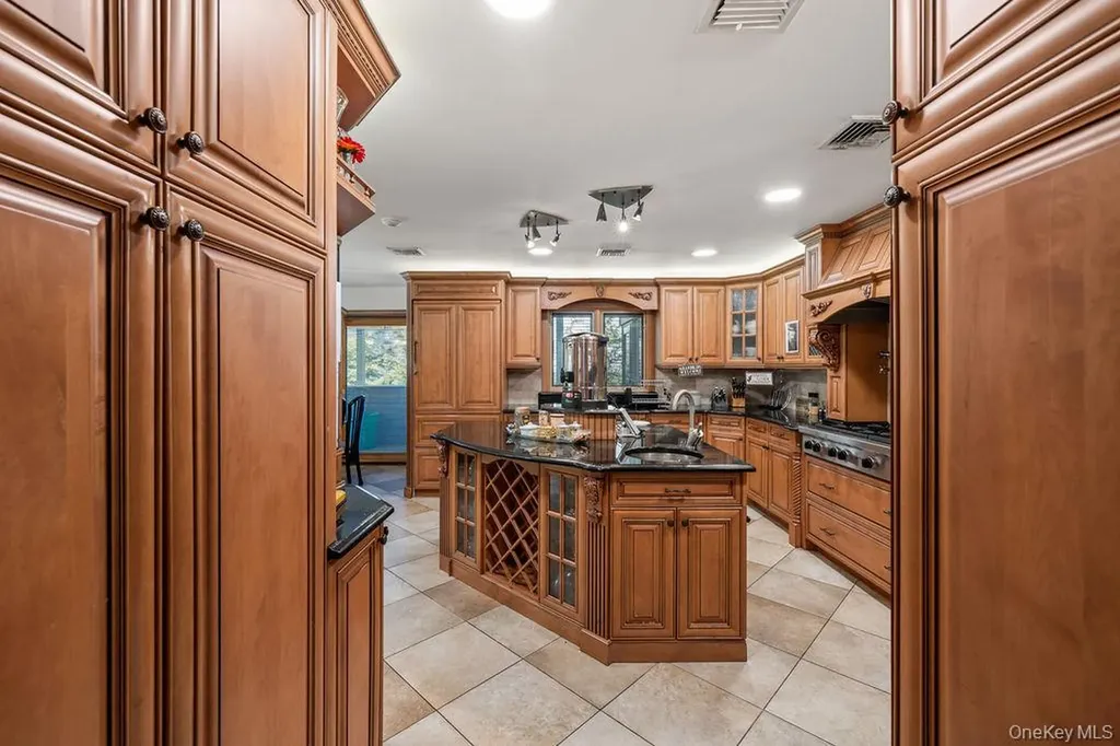 10 Elyise Road Monsey NY 10952