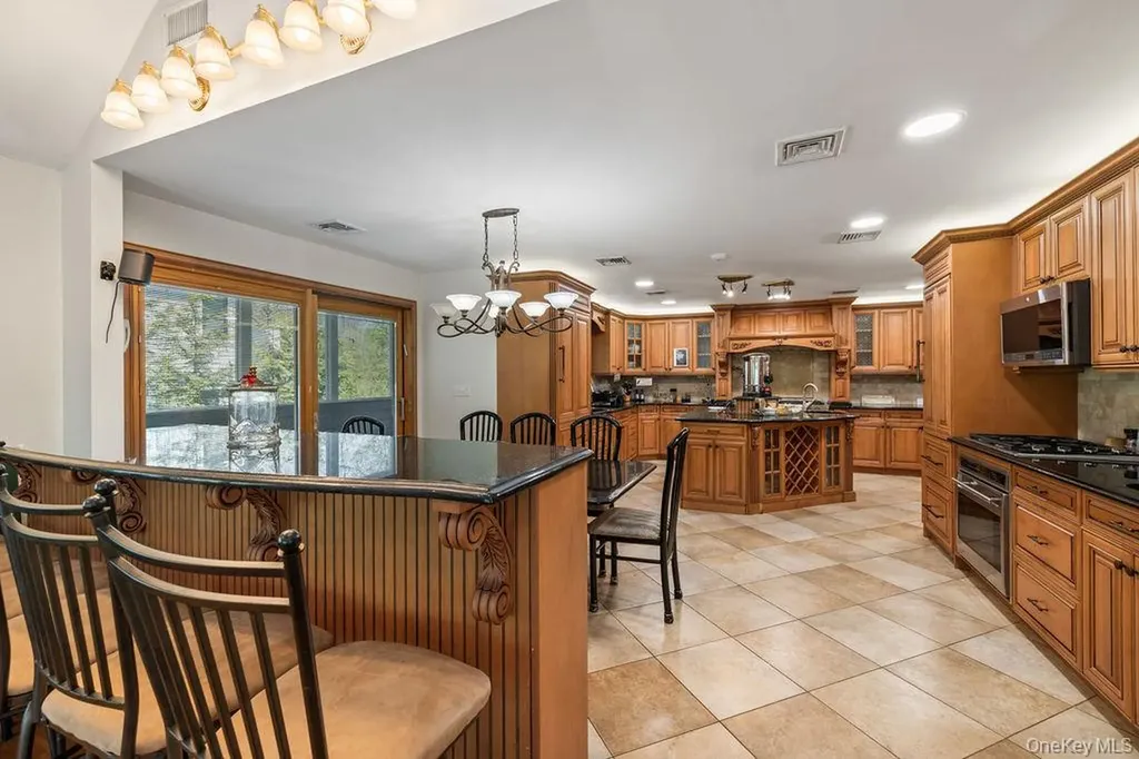 10 Elyise Road Monsey NY 10952