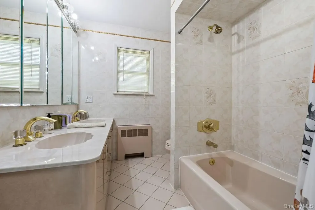 10 Elyise Road Monsey NY 10952