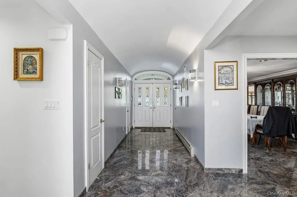 10 Elyise Road Monsey NY 10952