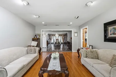 10 Elyise Road Monsey NY 10952