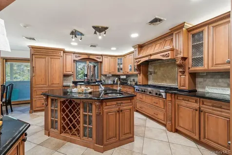 10 Elyise Road Monsey NY 10952