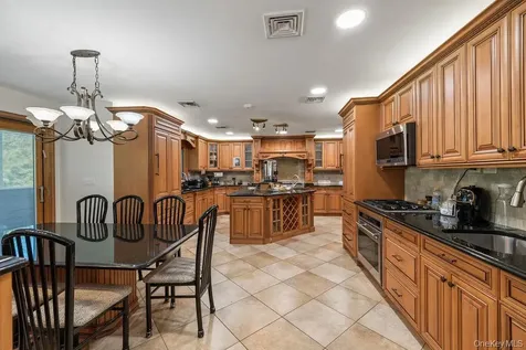10 Elyise Road Monsey NY 10952