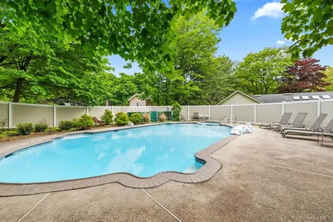 10 Elyise Road Monsey NY 10952