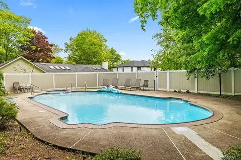 10 Elyise Road Monsey NY 10952