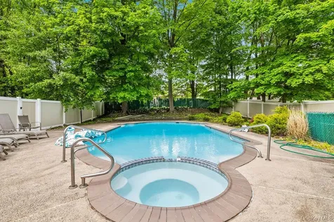 10 Elyise Road Monsey NY 10952
