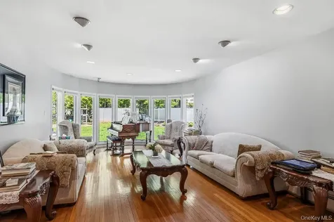 10 Elyise Road Monsey NY 10952