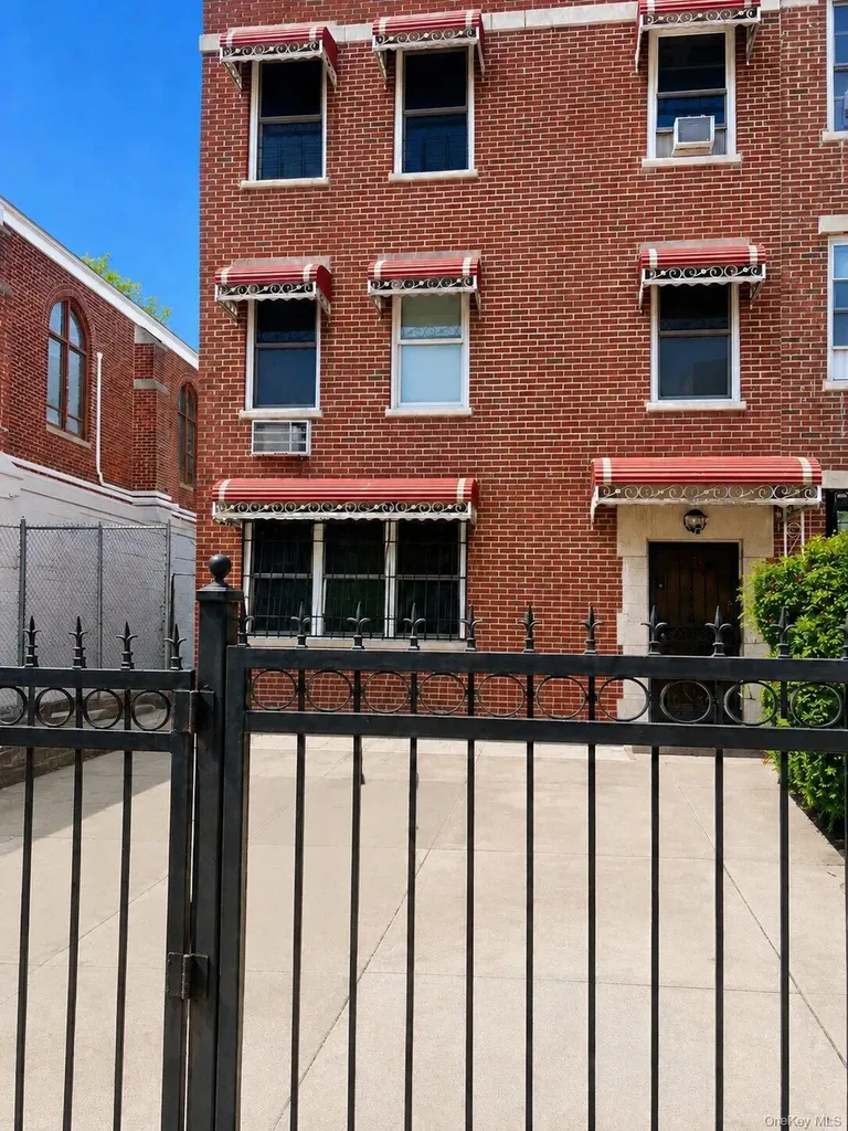 866 Fairmount Place Bronx NY 10460