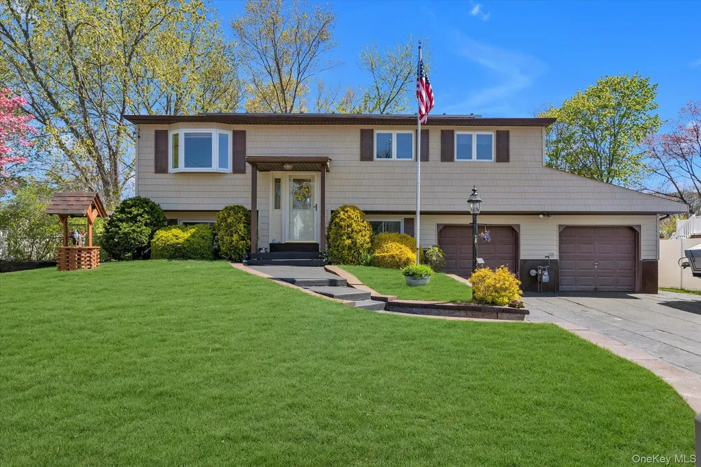 25 Deville Drive Selden NY 11784