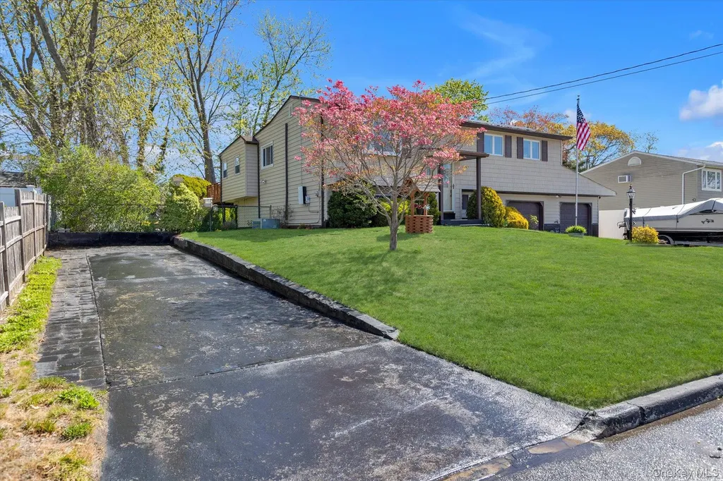 25 Deville Drive Selden NY 11784