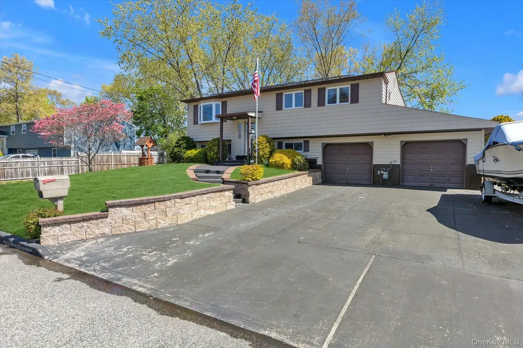 25 Deville Drive Selden NY 11784
