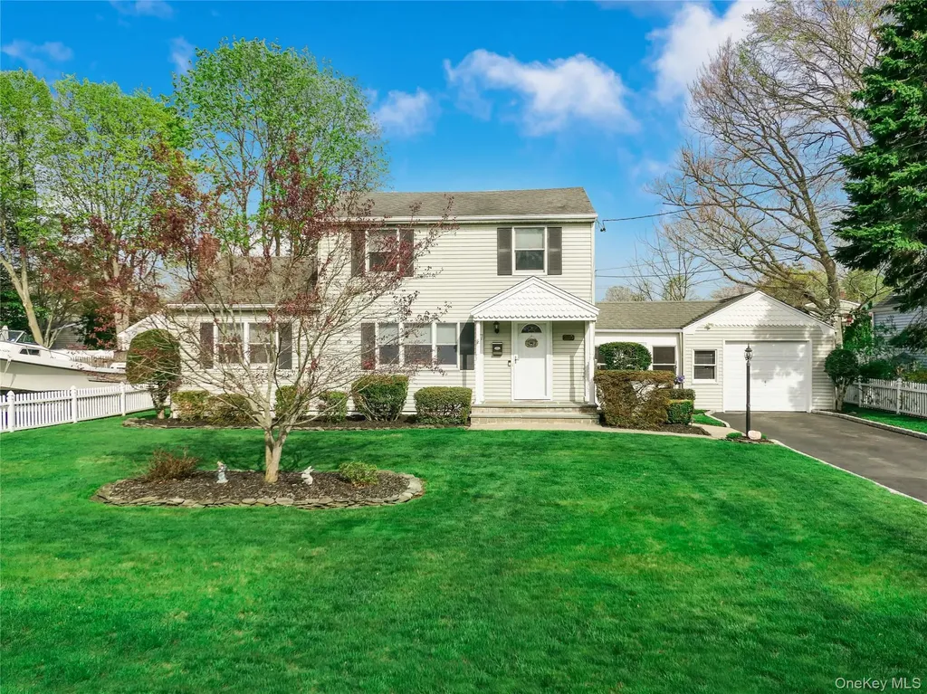 17 Myrtle Lane East Patchogue NY 11772