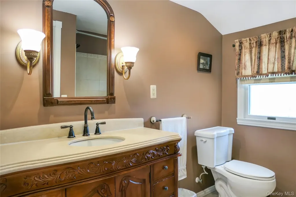 17 Myrtle Lane East Patchogue NY 11772