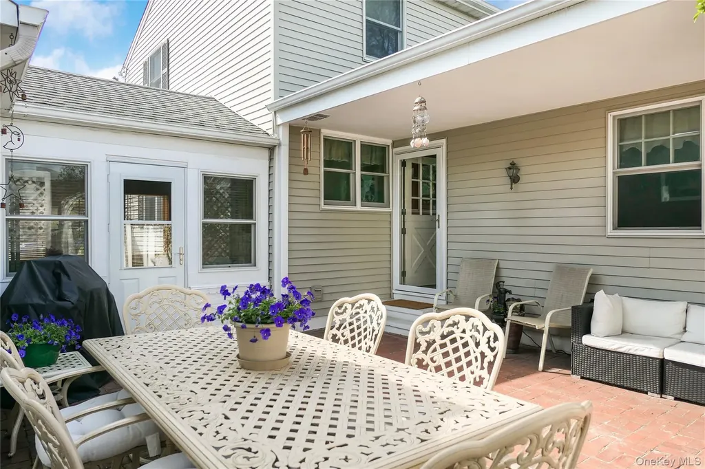 17 Myrtle Lane East Patchogue NY 11772