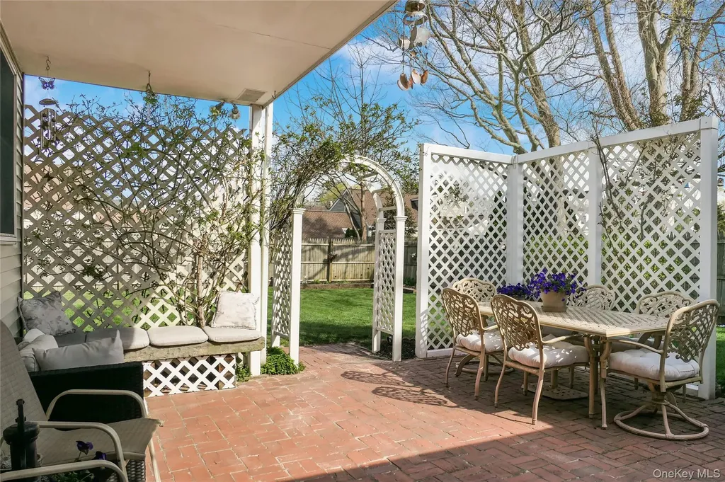 17 Myrtle Lane East Patchogue NY 11772