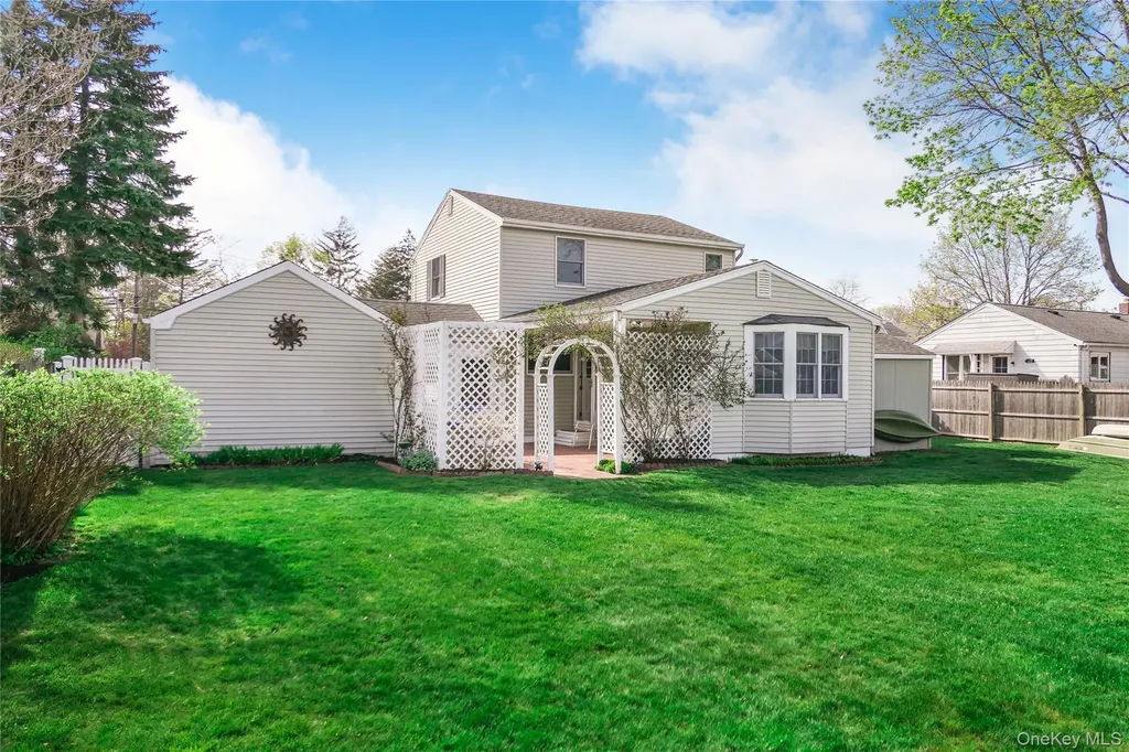 17 Myrtle Lane East Patchogue NY 11772