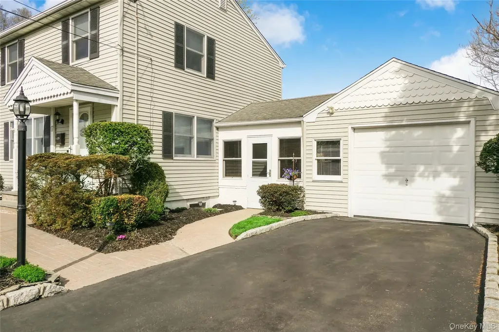 17 Myrtle Lane East Patchogue NY 11772