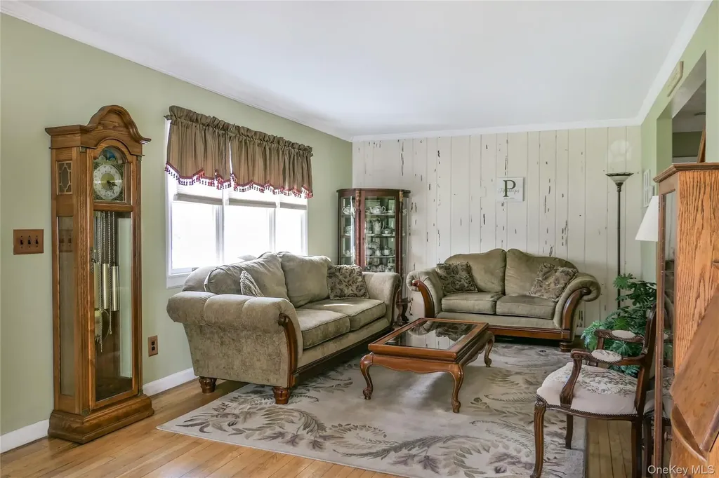 17 Myrtle Lane East Patchogue NY 11772