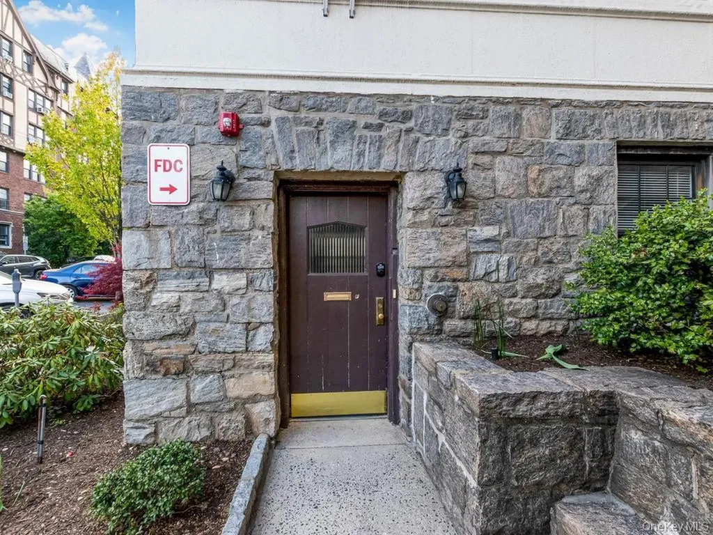 26 Pondfield Road W Bronxville NY 10708