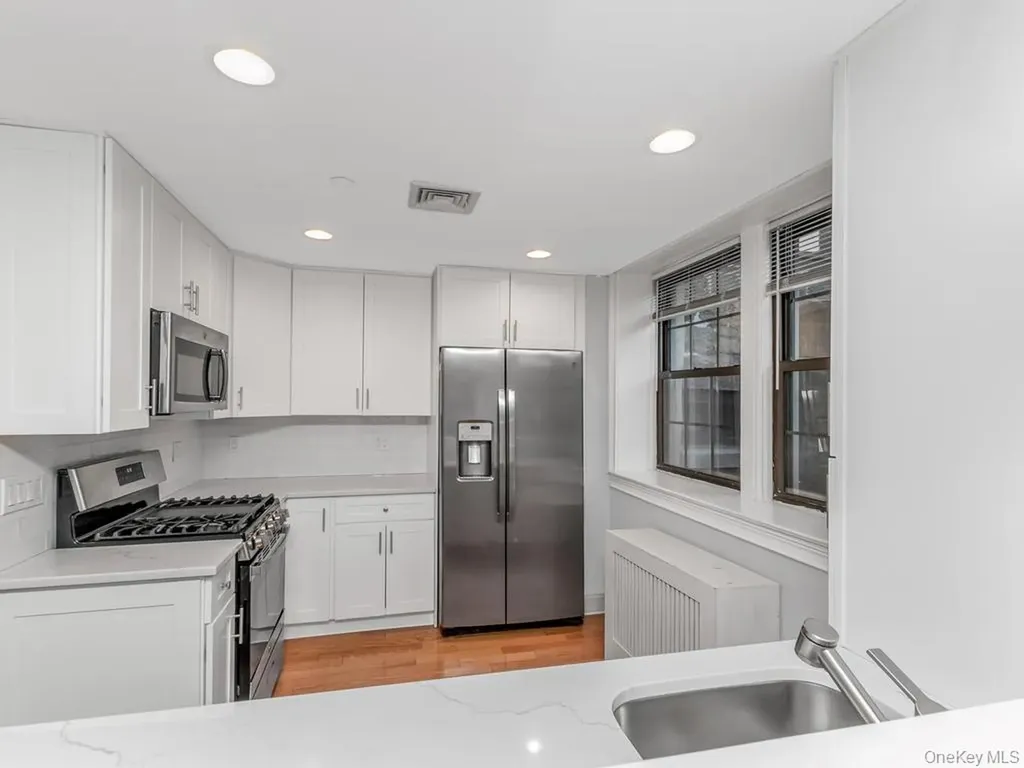 26 Pondfield Road W Bronxville NY 10708