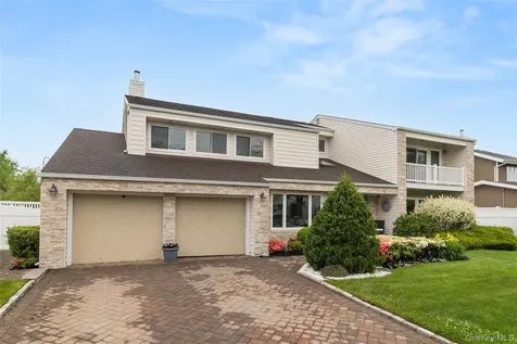 152 Pace Drive S West Islip NY 11795