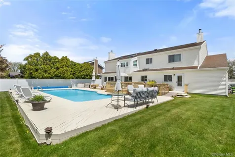 152 Pace Drive S West Islip NY 11795