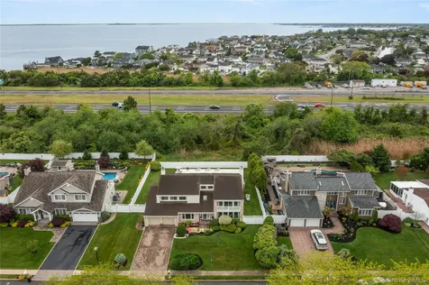 152 Pace Drive S West Islip NY 11795
