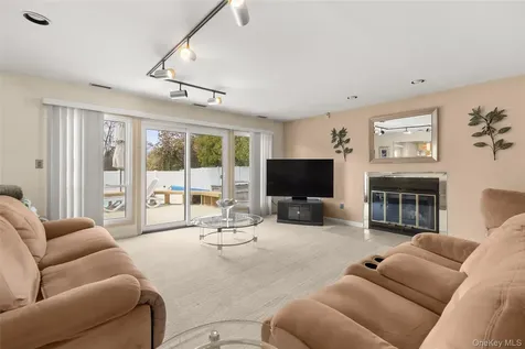 152 Pace Drive S West Islip NY 11795