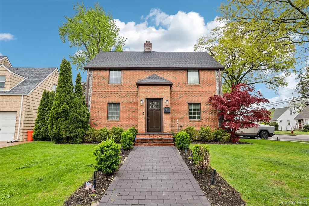 57 Berkley Road Mineola NY 11501