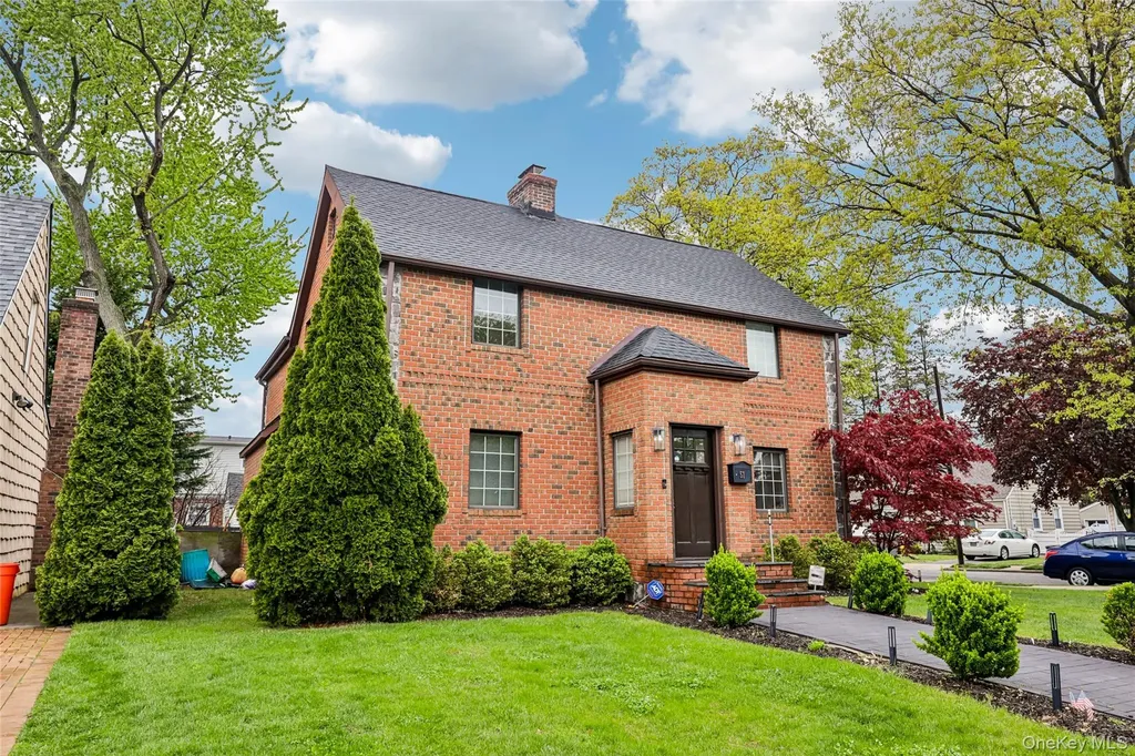 57 Berkley Road Mineola NY 11501