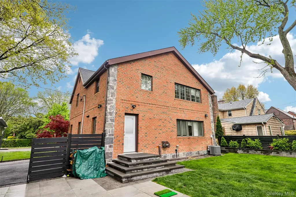 57 Berkley Road Mineola NY 11501