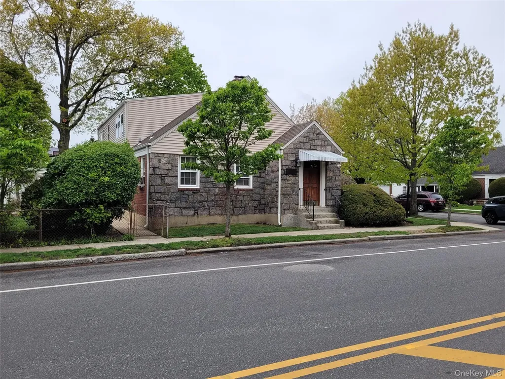 33 Nassau Boulevard West Hempstead NY 11552