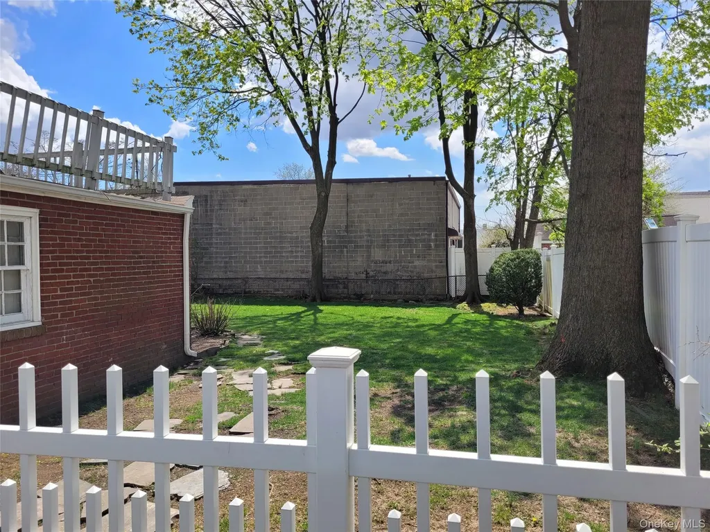 33 Nassau Boulevard West Hempstead NY 11552