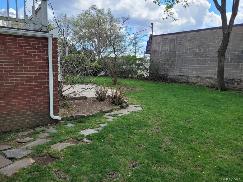 33 Nassau Boulevard West Hempstead NY 11552