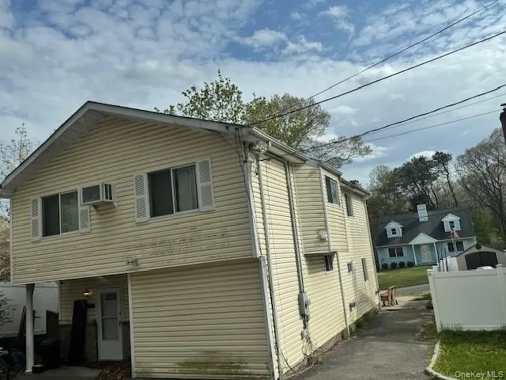 6 Willow Road Rocky Point NY 11778