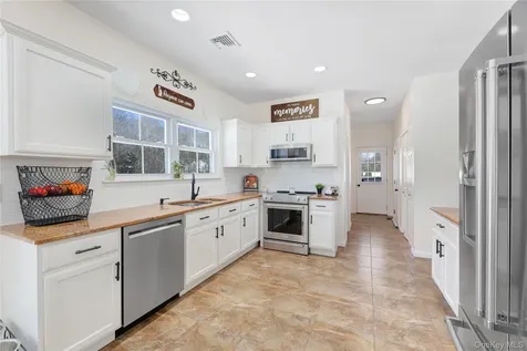 20 Chateau Drive Manorville NY 11949