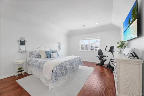 20 Chateau Drive Manorville NY 11949