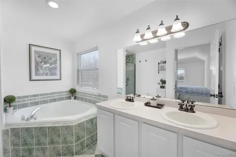 20 Chateau Drive Manorville NY 11949
