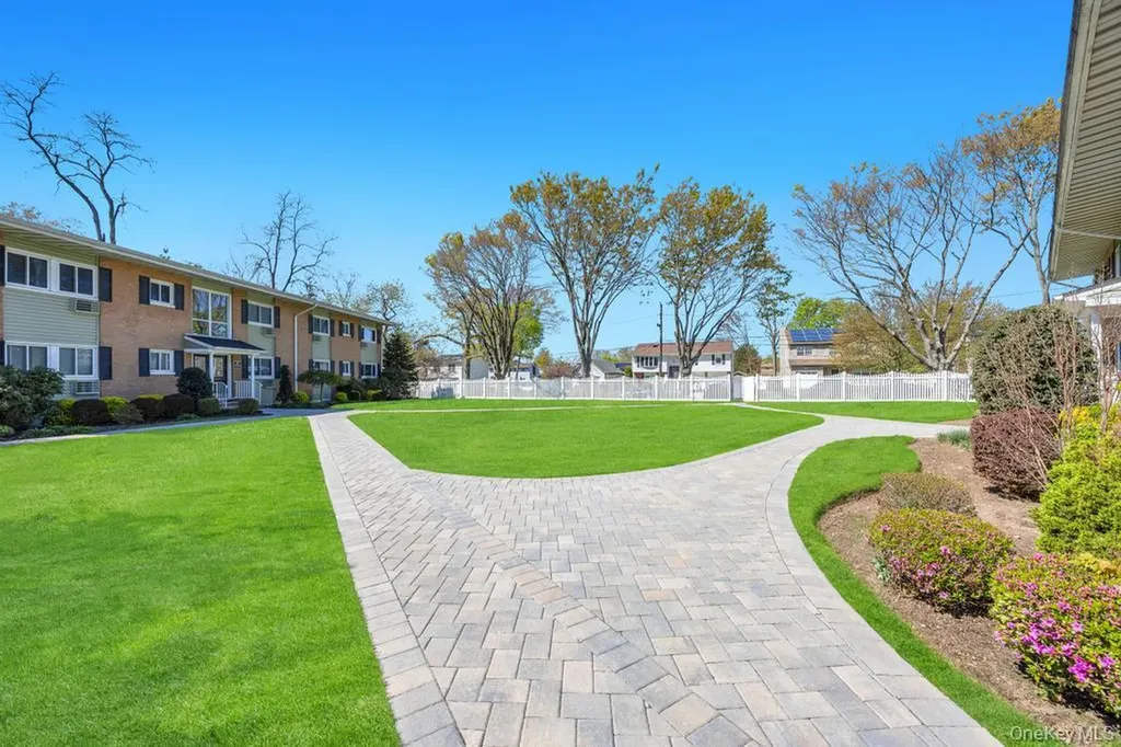 49 Mildred Place North Babylon NY 11703
