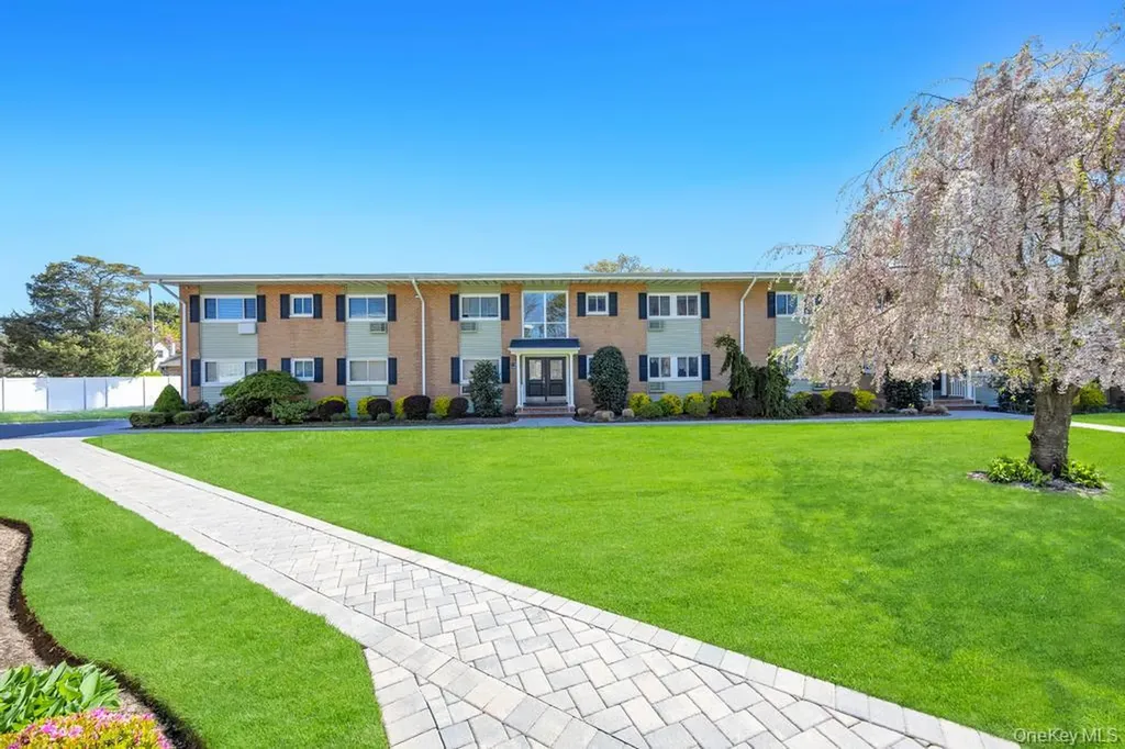 49 Mildred Place North Babylon NY 11703