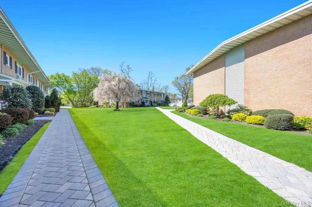 49 Mildred Place North Babylon NY 11703