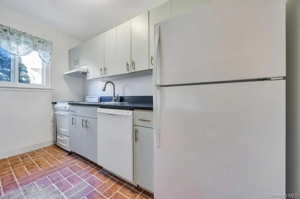 49 Mildred Place North Babylon NY 11703