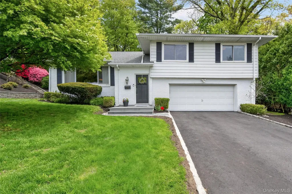 34 Bridge Road Manhasset NY 11030