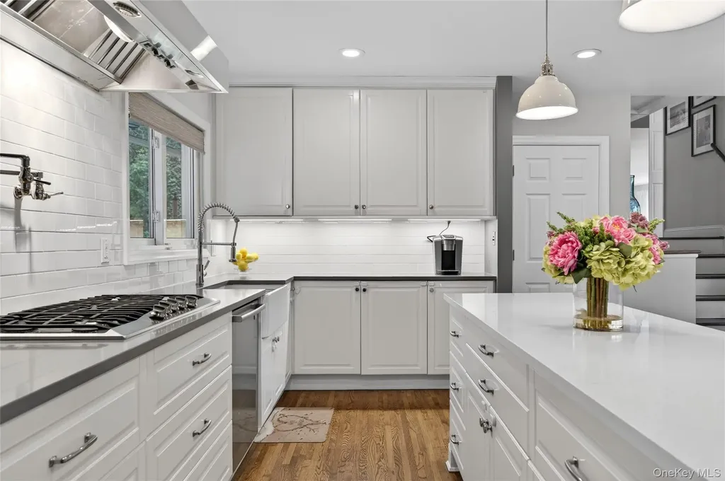 34 Bridge Road Manhasset NY 11030